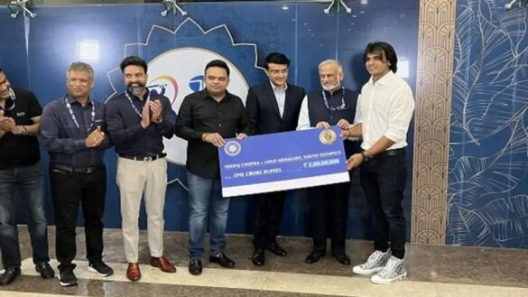 BCCI reportedly gave away THIS whopping amount in cash to Neeraj Chopra and other Tokyo Olympic medallists
