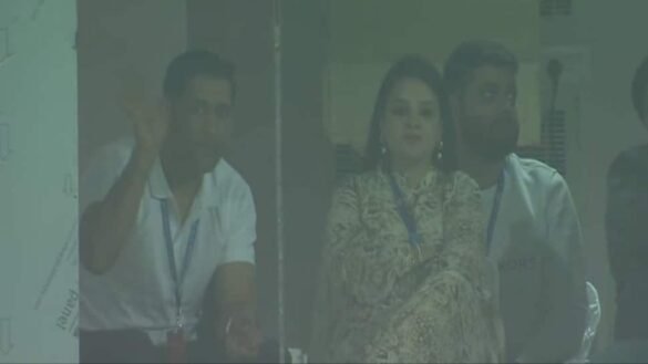 WATCH: MS Dhoni, Wife Sakshi Spotted in Ranchi Stadium for India vs New Zealand 1st T20I