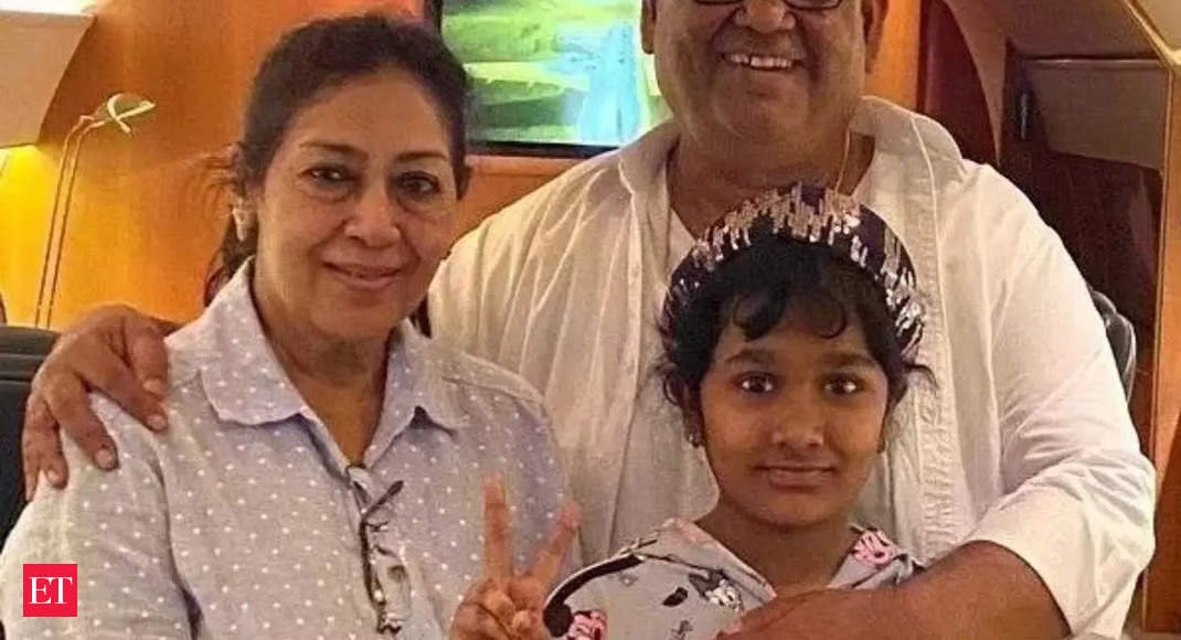 Satish Kaushik’s daughter Vanshika posts throwback photo with her father