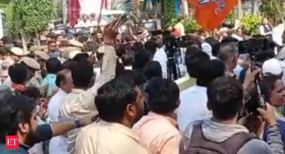 Excise policy case: BJP workers protest against AAP govt in Delhi