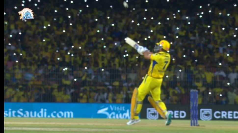 Watch: Dhoni Completes 5000 Runs In IPL With Back To Back Sixes Vs Mark Wood