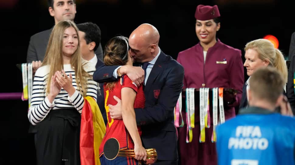 Spain Football Chief Luis Rubiales Kisses World Cup Winner Jenni Hermoso Without ‘Consent’, Women’s Team Refuses To Play Again Until His Removal