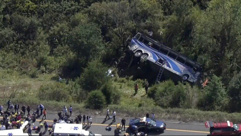 2 dead, several injured as bus with highschoolers veers off New York highway