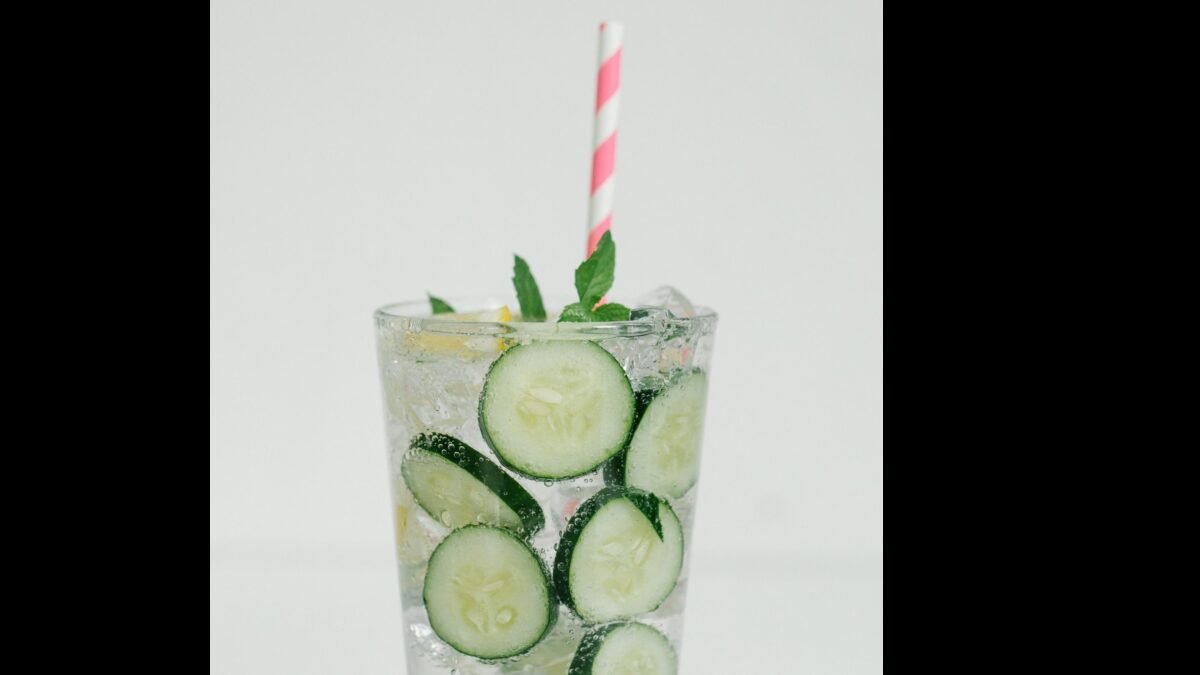 Benefits of drinking cucumber water