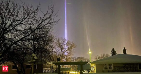 Canada night sky dazzles with stunning light pillars. What are these?
