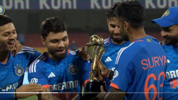 WATCH: Suryakumar Yadav Continues MS Dhoni’s Tradition, Hands Over Winning Trophy To Youngsters After T20 Series Win Over Australia