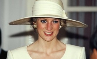 A Royal Record: Princess Diana’s Dress Sells for Over $1 Million at Auction