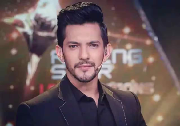 Former Indian Idol host Aditya Narayan hits fan, snatches phone at a concert; netizens shocked over viral video