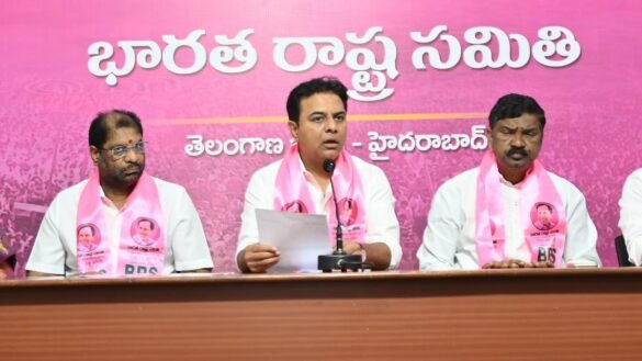 Govt. deceiving Singareni workers in sharing profit as bonus: KTR