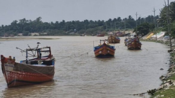 Residents of coastal areas in panic over possible cyclone in Odisha; govt fully prepared