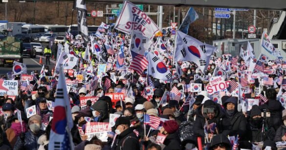 South Korea’s Impeached President Defies Warrant After Hourslong Standoff