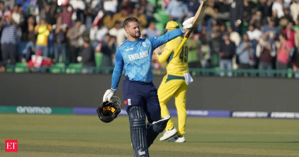 Duckett’s ton powers Eng to 351/8 against Aus