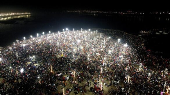 Devotees rush to Sangam for Maha Kumbh’s final ‘snan’ on Mahashivratri