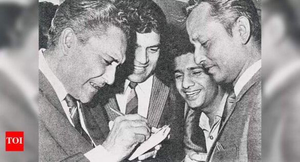Dharmendra shares nostalgic moment with Ashok Kumar, Recalls getting autograph on Rs 100 note