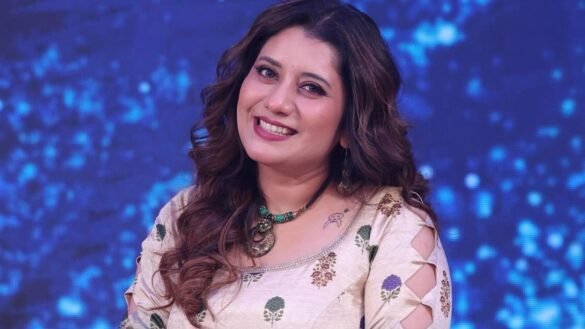 Priyanka Shares Photo with Leg Injury